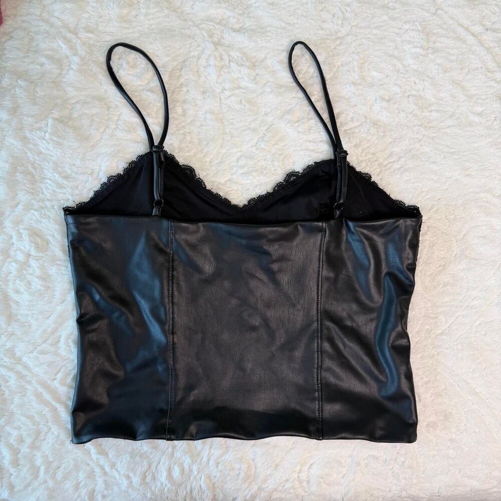 Express Women's Black Vest - Picture 4 of 6